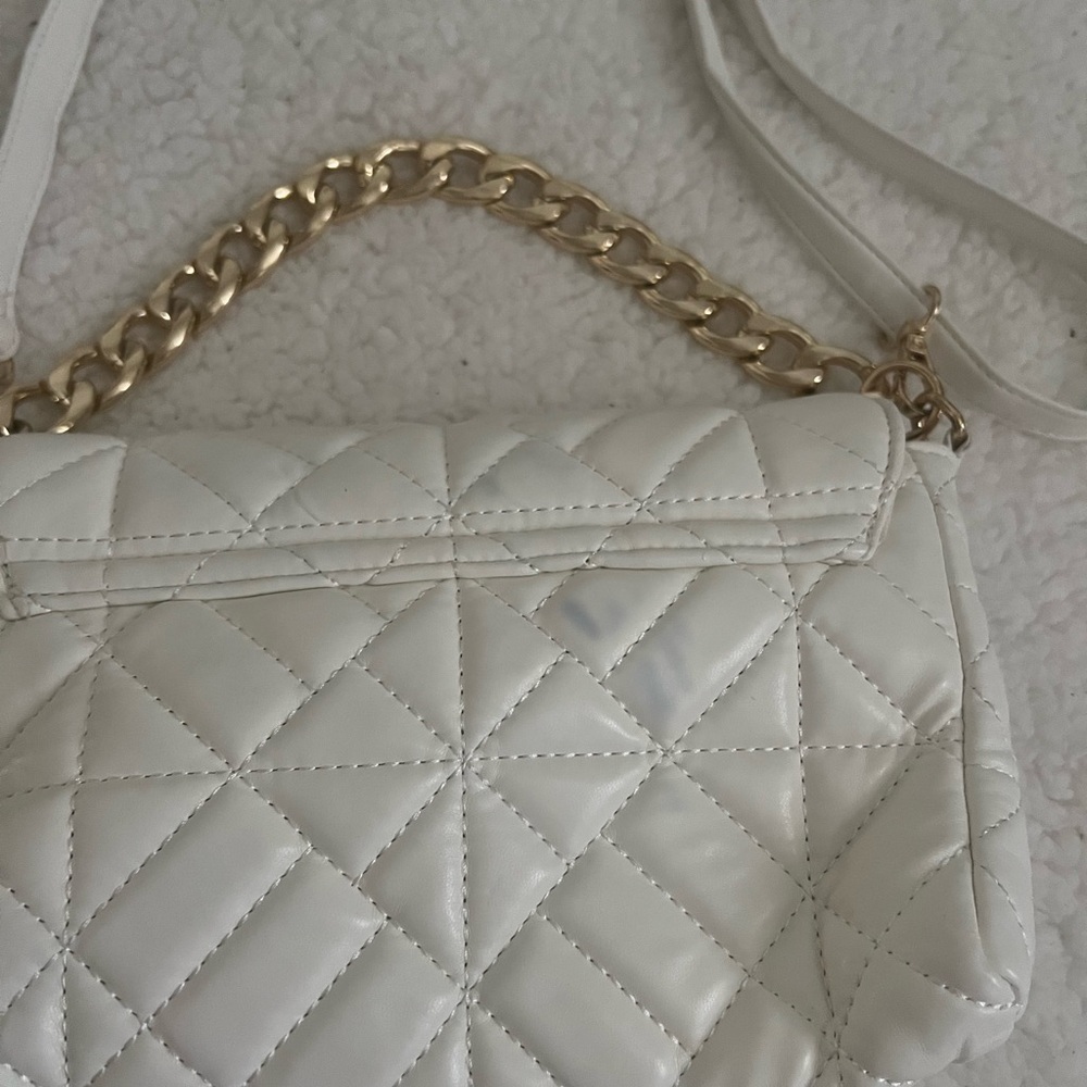 Elegant White Quilted Shoulder Bag - Picture 6 of 8